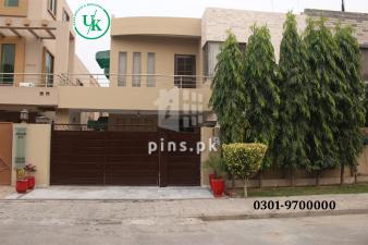 10 Marla house for sale in Bahria town Lahore