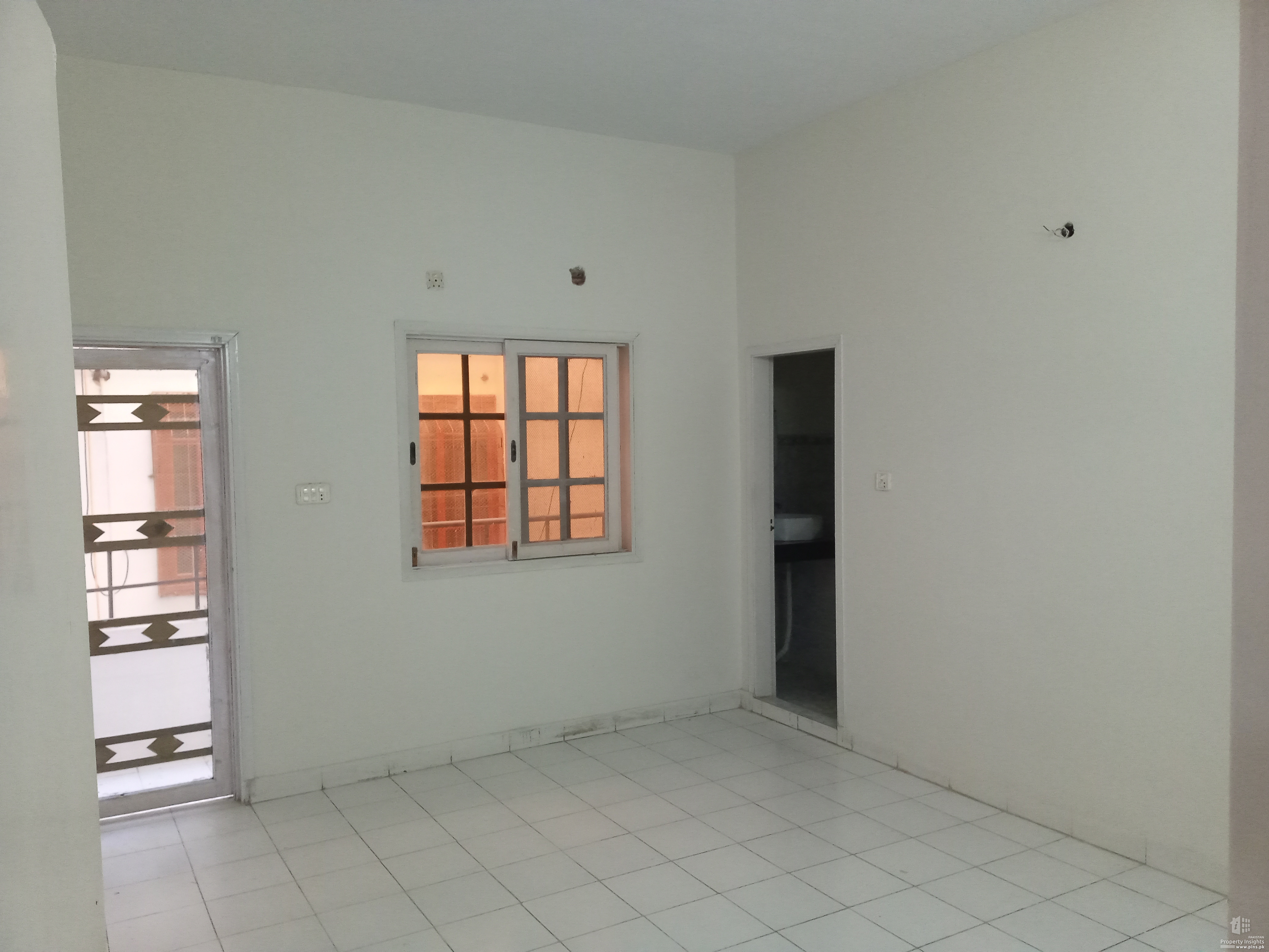 240 yds 3 bed d.d portion for rent in Block 15 GulistaneJohar Portion