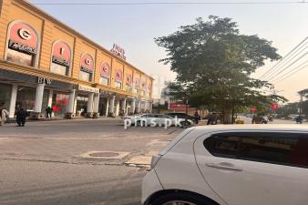 5500 Sq Ft Shop For Rent MM Alam Road Laore