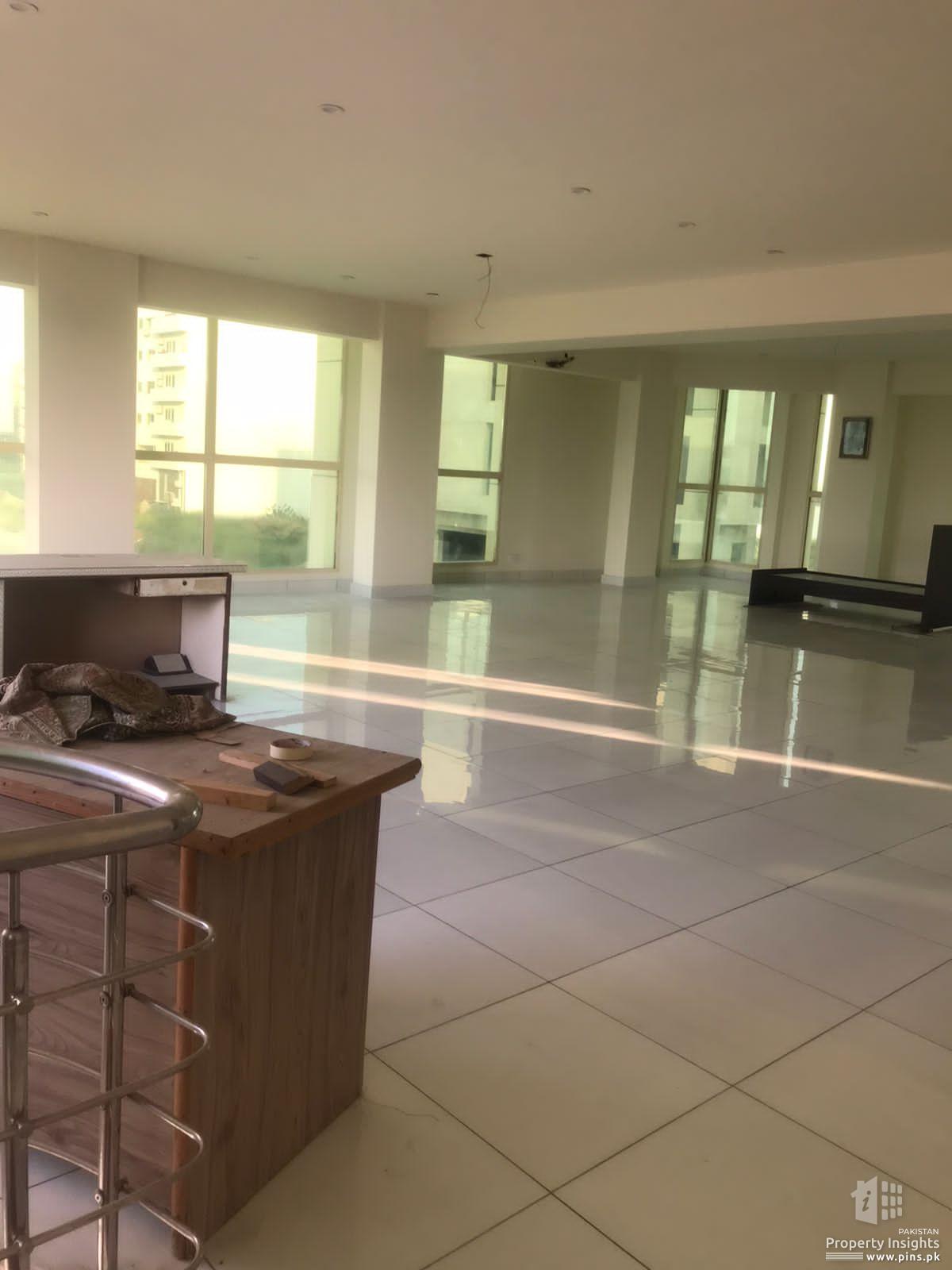 17000 sq ft office for rent in Clifton