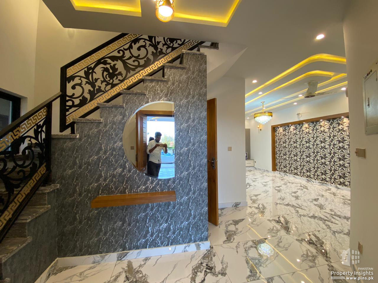 10 Marla Designer House For Sale in Bahria Town Islamabad
