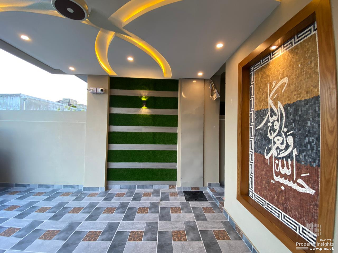 10 Marla Designer House For Sale in Bahria Town Islamabad