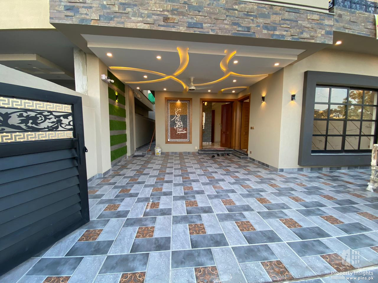 10 Marla Designer House For Sale in Bahria Town Islamabad