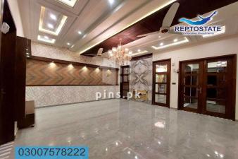 10 Marla House Available for sale in bahria town lahore