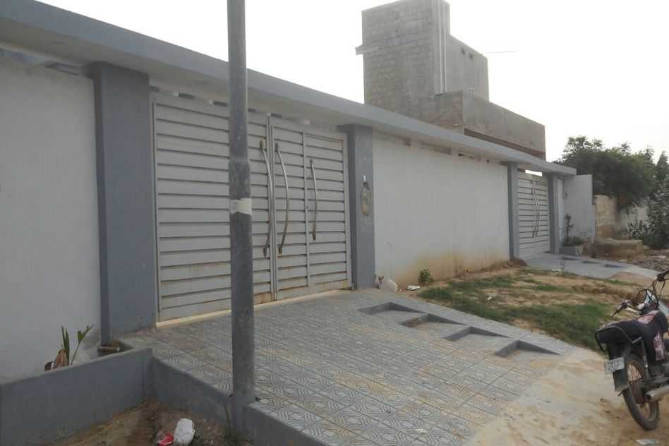 300 Sqy Brand New Banglow in Sector R4 for sale
