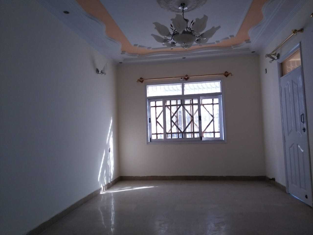 120 Sqy Corner Portion on Rent in Sector 15A3 Bufferzone
