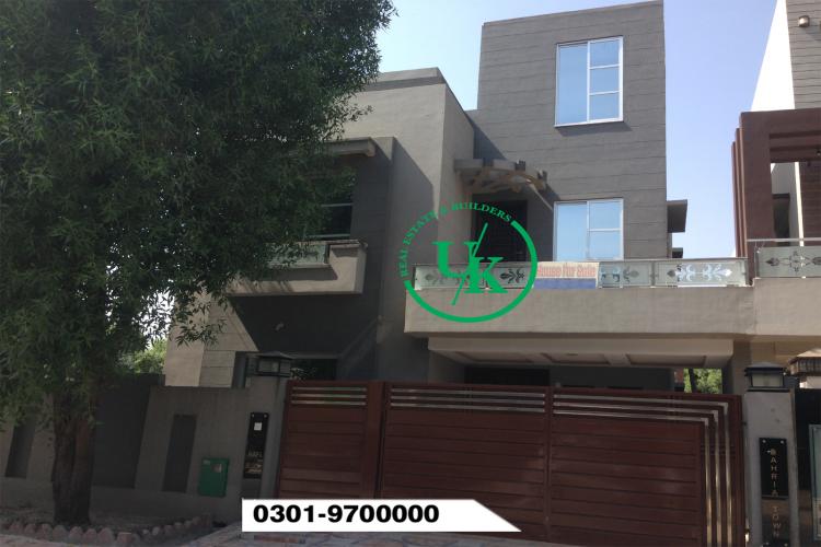 10 Marla House For Sale in Bahria Town Lahore